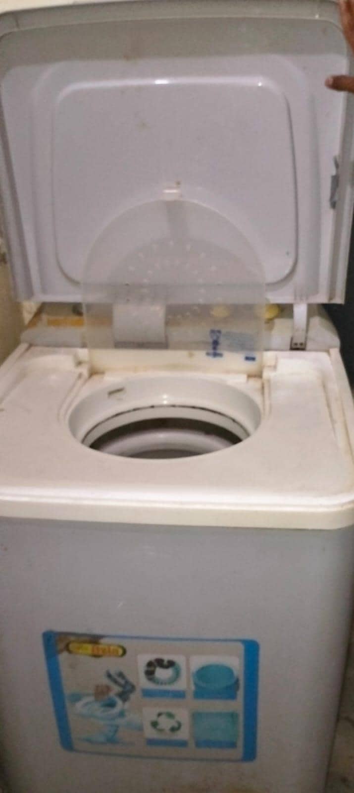 واشنگ مشین کا اسپن ڈرائر (Spin Dryer) برائے فروخت - بہترین حالت 1
