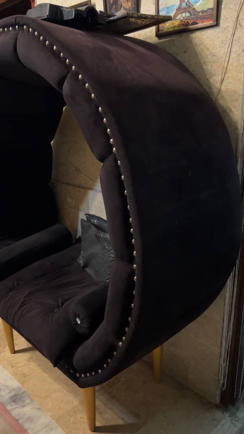 Couch puffy 1