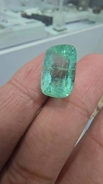 Emerald 11 carats