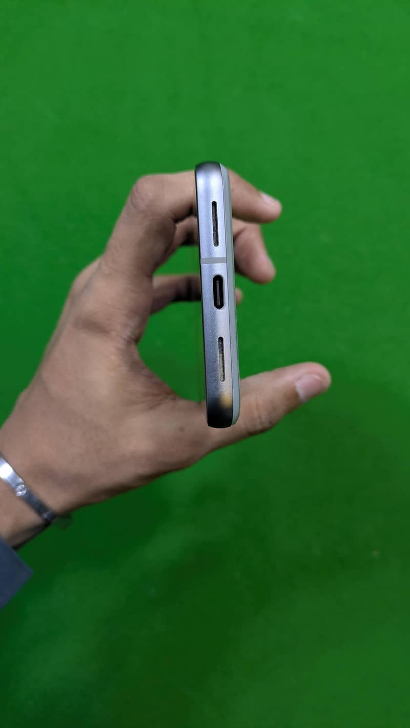 Google Pixel 8 2