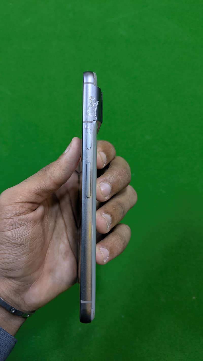 Google Pixel 8 4