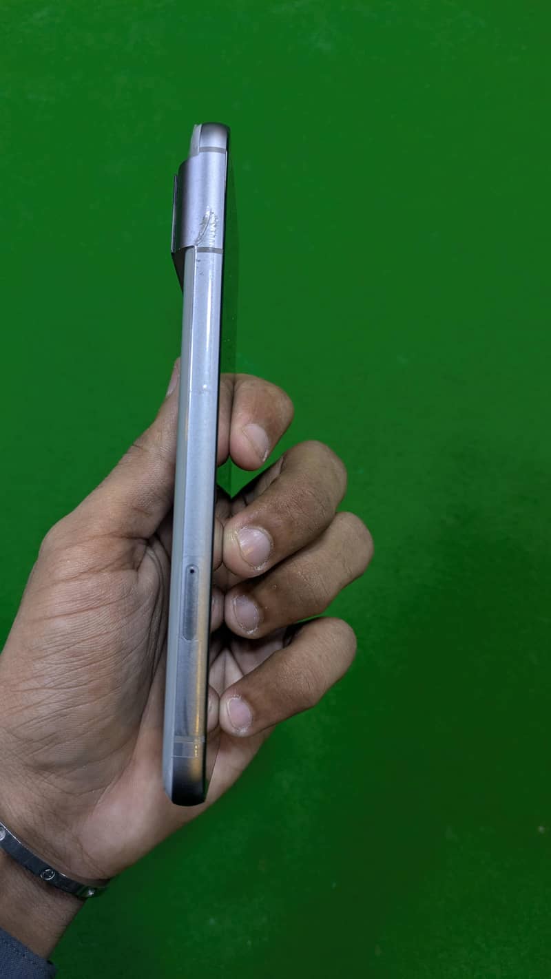 Google Pixel 8 5