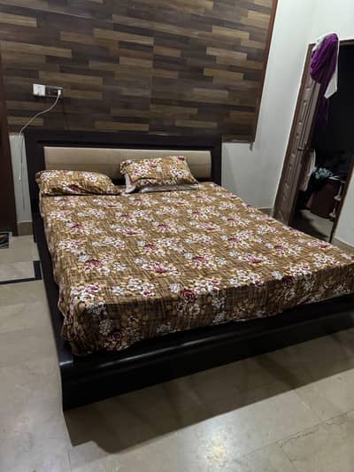 selling my bed urgent because of shifting abroad