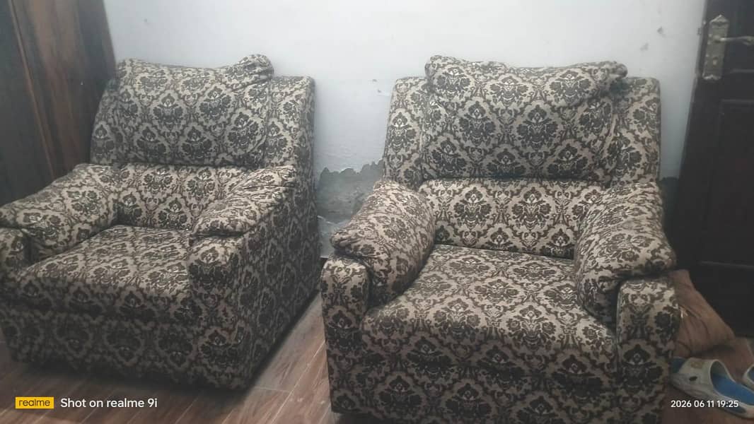 2 single sofas condition 10/10 0