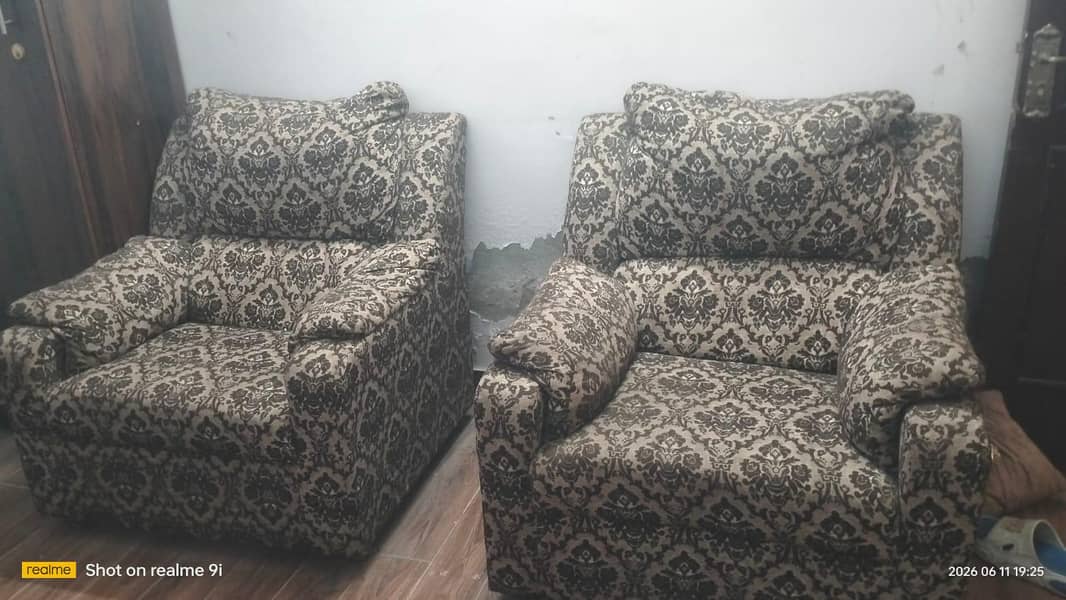 2 single sofas condition 10/10 1