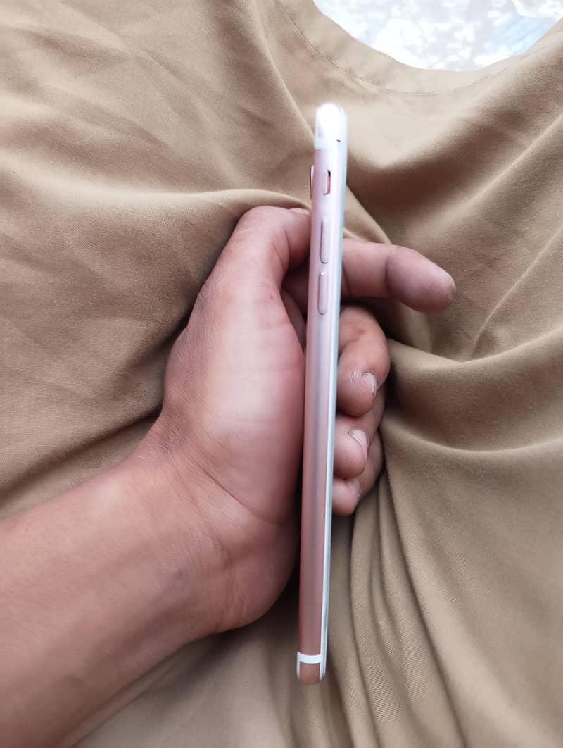 Apple iPhone 7 Plus 3
