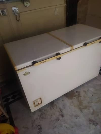 Waves Freezer Double Door deep freezer for sale in working condition