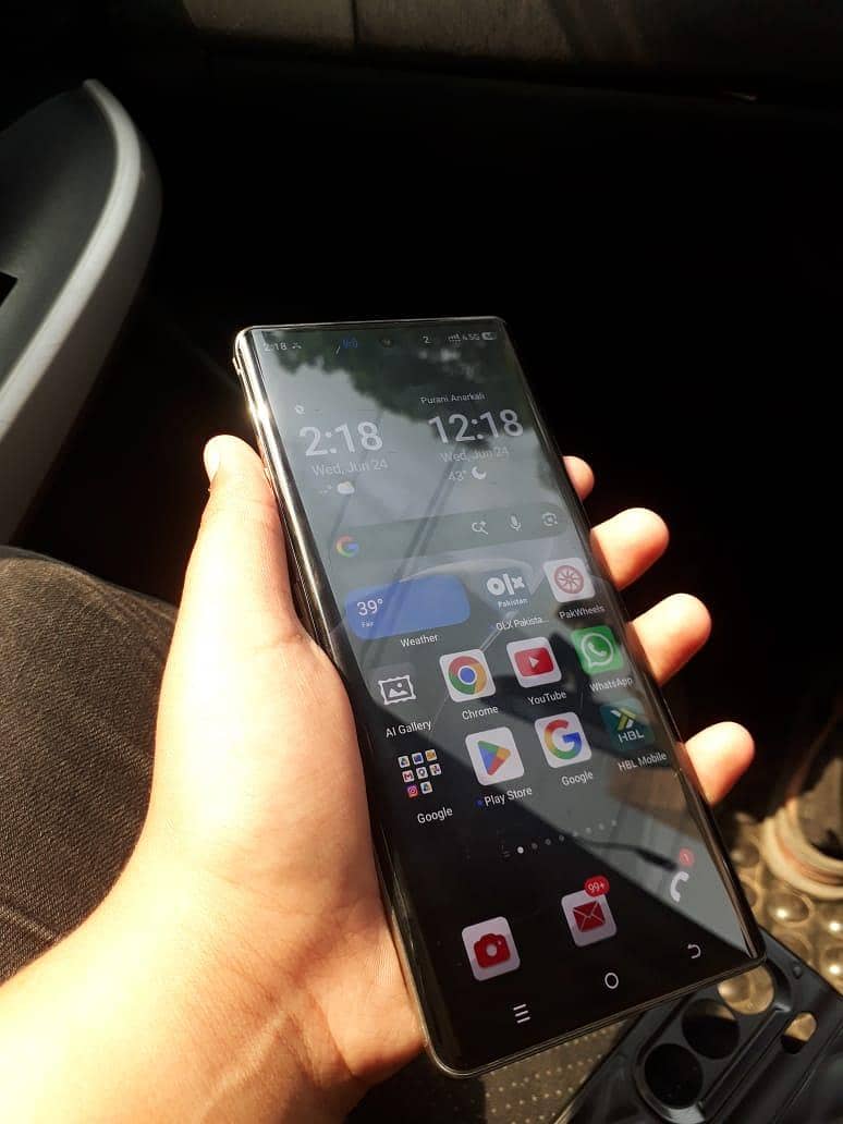 Tecno CAMON 40 Pro 1