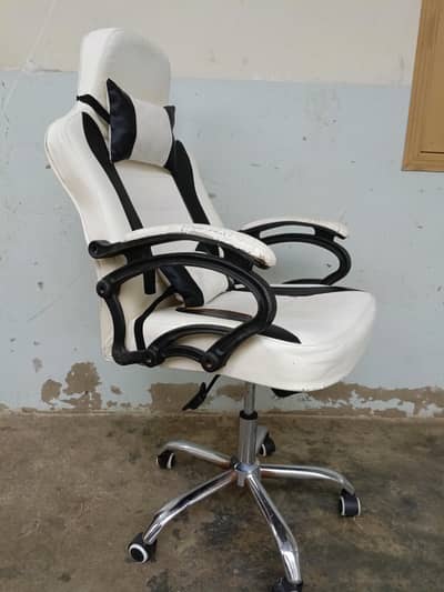 Gaming Chair for Sale – Comfortable & Adjustable