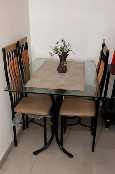 Dining Table with 4 chairs