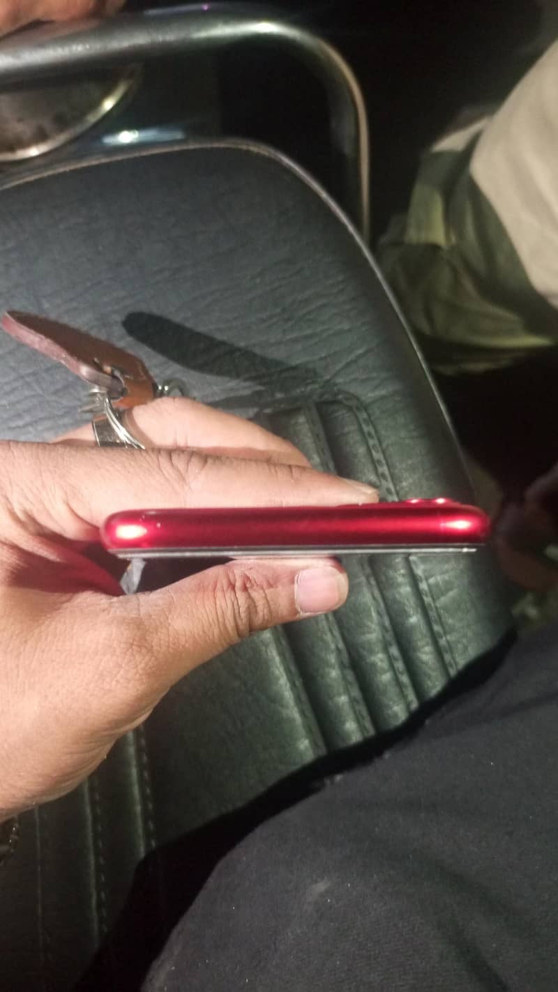 Apple iPhone 11 4
