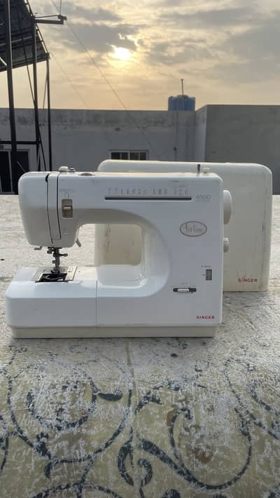 Singer Fit Line 6500 Electronic Sewing Machine – Reliable & Efficient