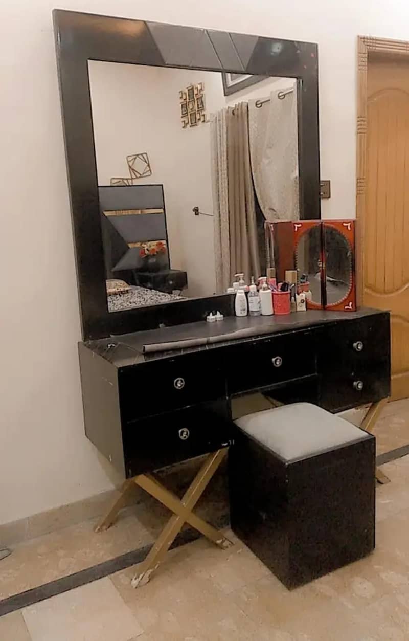Bed, Side table, Dressing table, Showcase 3
