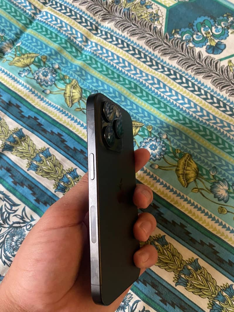 Apple iPhone 15 Pro 0