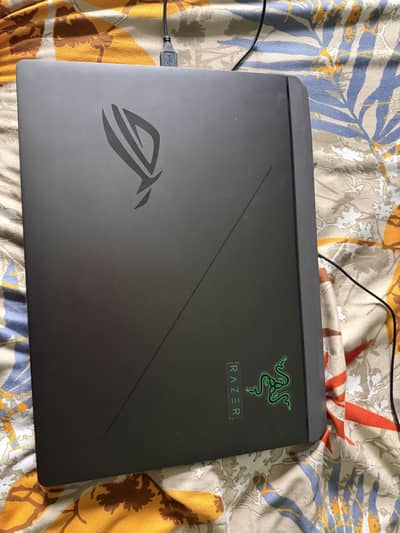 Rog Strix g16 with razer wolverine v3 controller