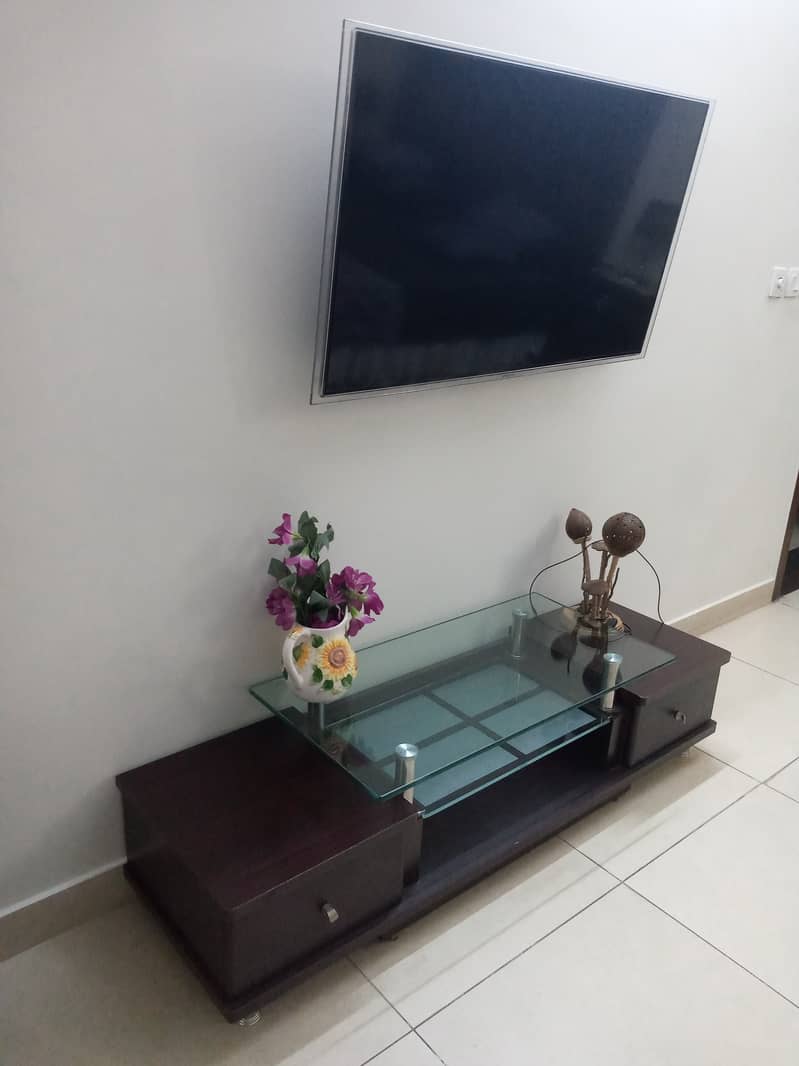 LED Table 3