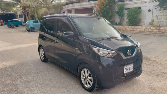 Nissan days 2019/22 highway star ,available in Karachi