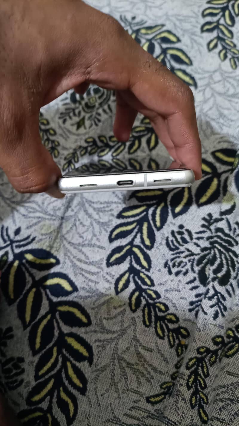 Google pixel 7a 3