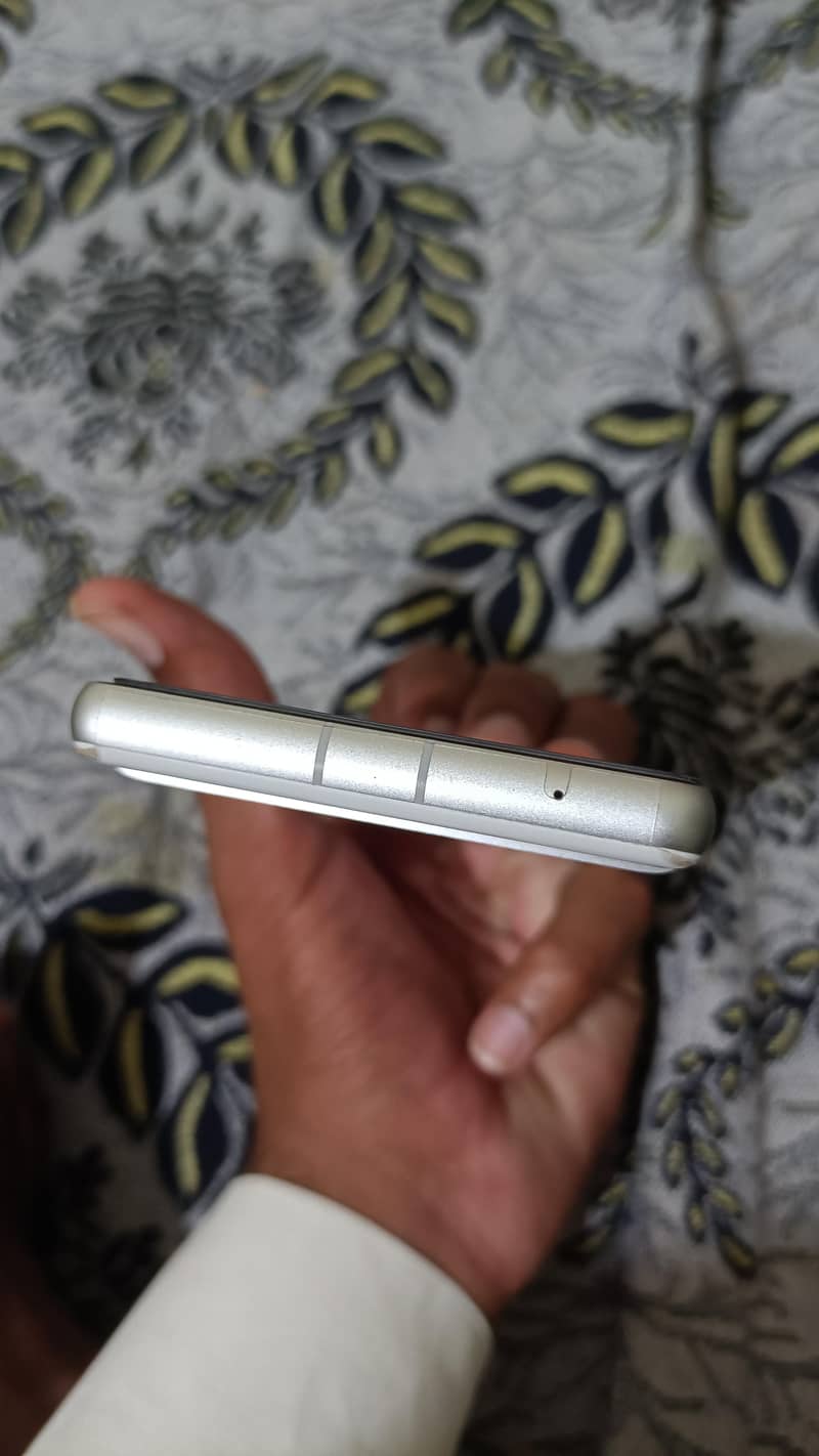 Google pixel 7a 5