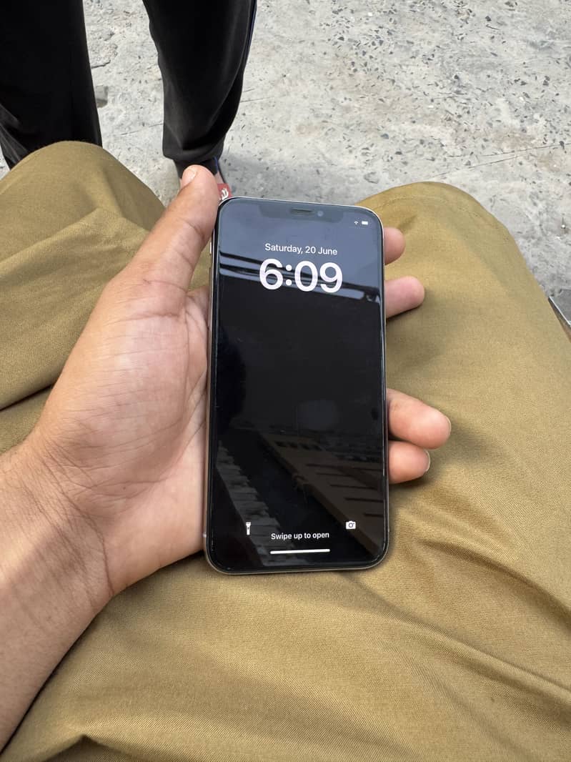 Apple iPhone X 4