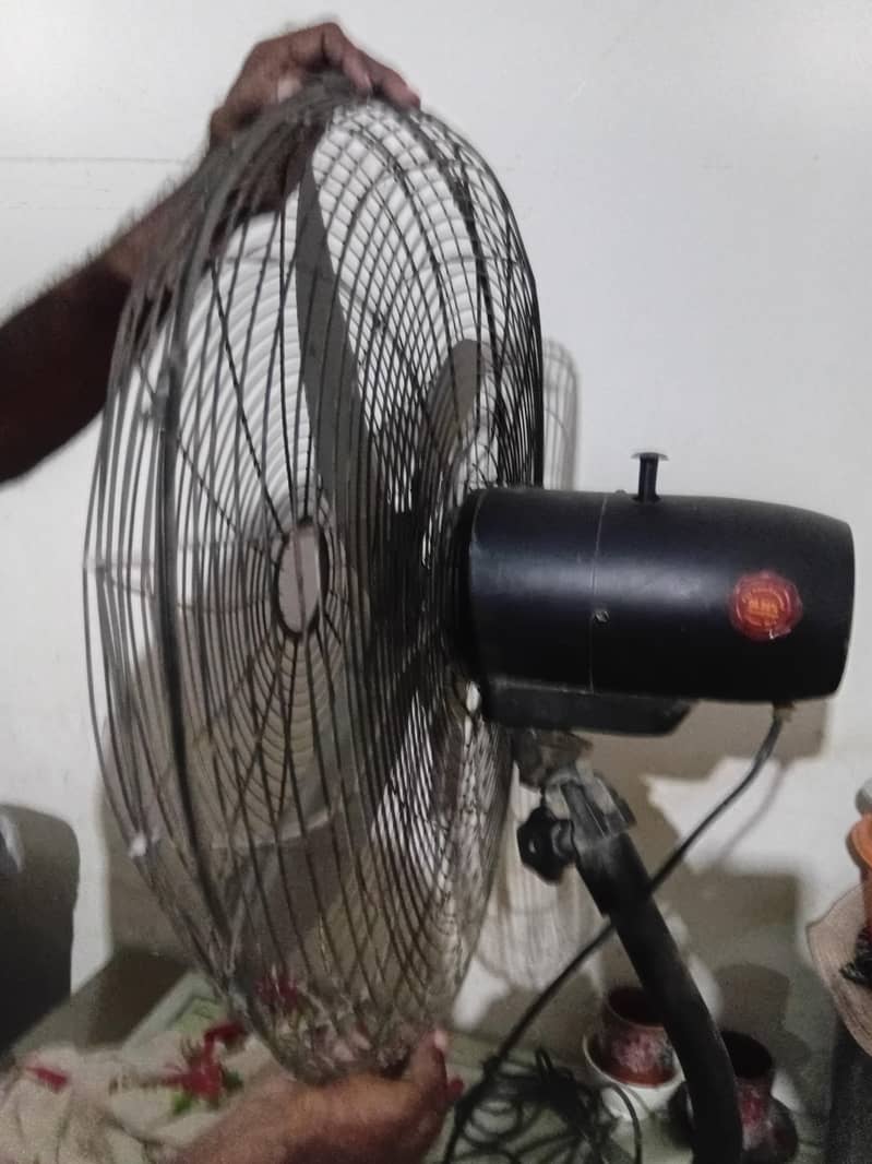 Bracket fan 1