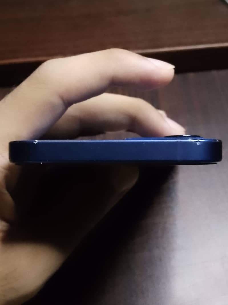 Apple iPhone 12 6