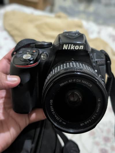 Nikon D5300 camera with original battery and Lens