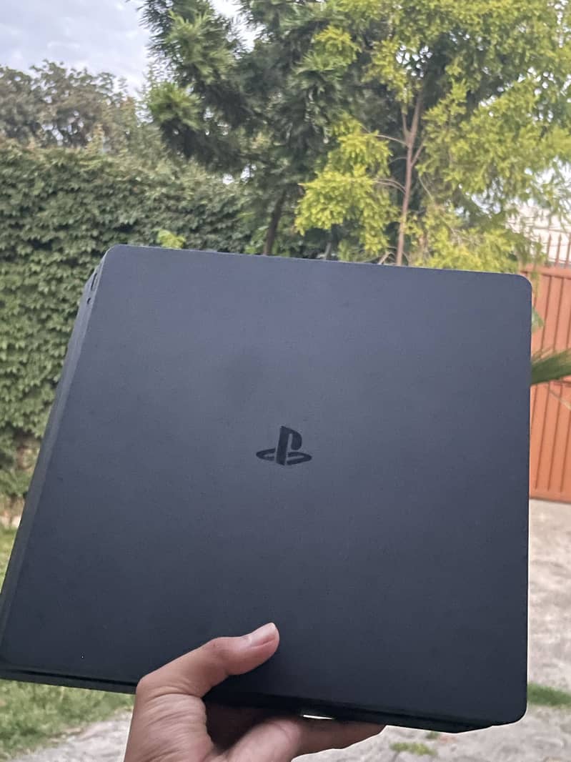 PS4 Slim 1