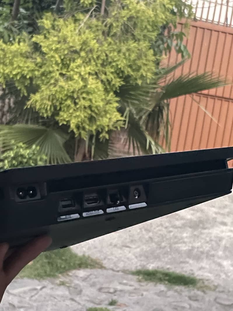 PS4 Slim 2