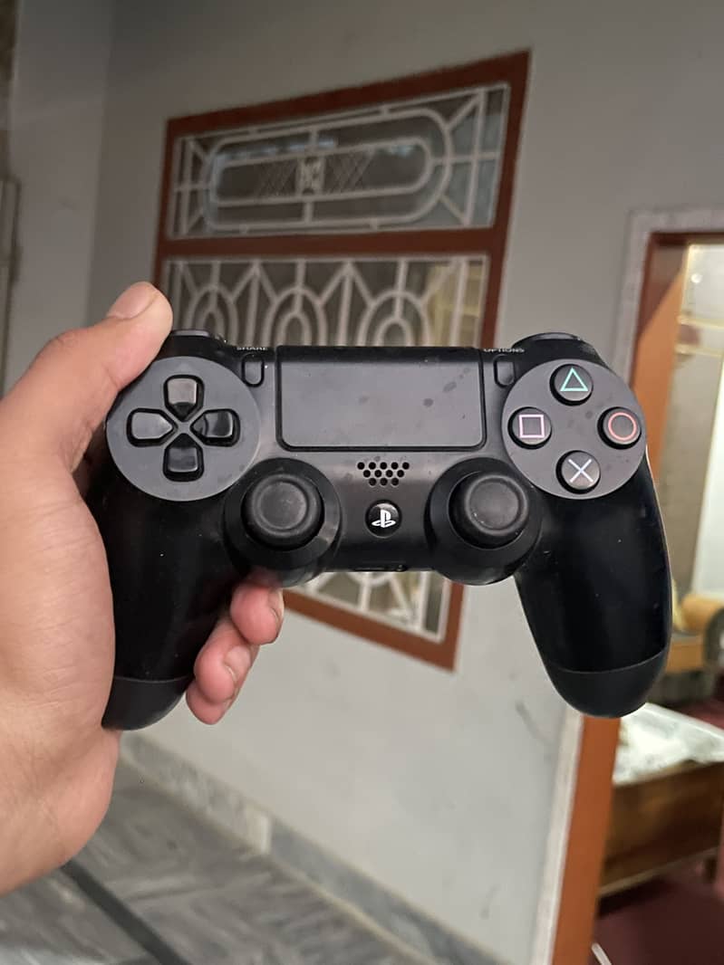 PS4 Slim 4