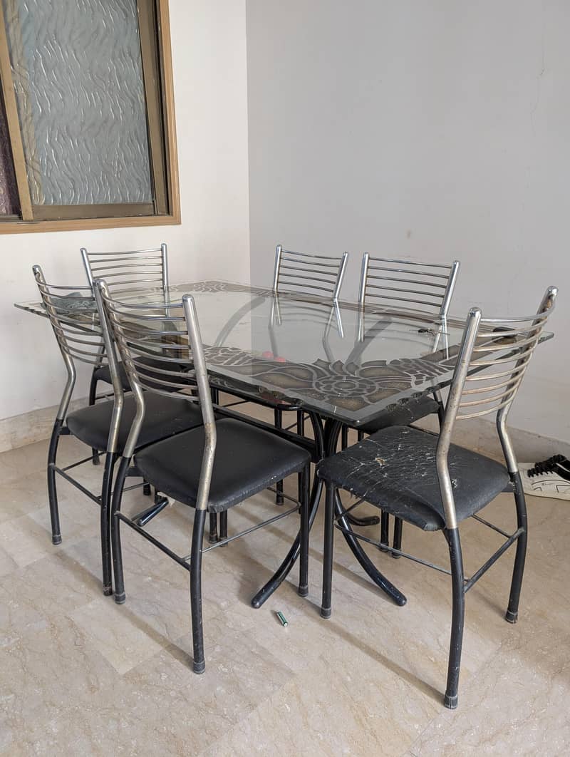 DINING TABLE 0