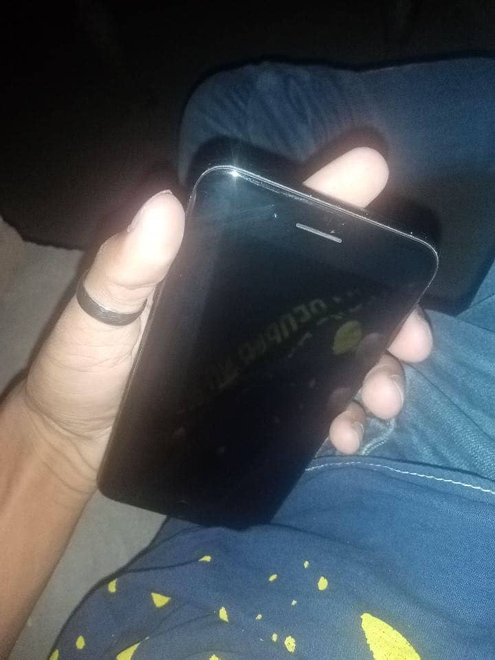 Apple iPhone 7 Plus -128 gb……… 1