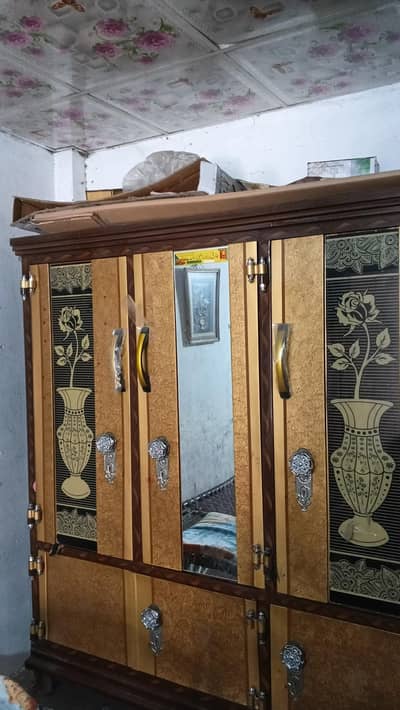 3 door safe almari 100% ok 10 by 10 condition