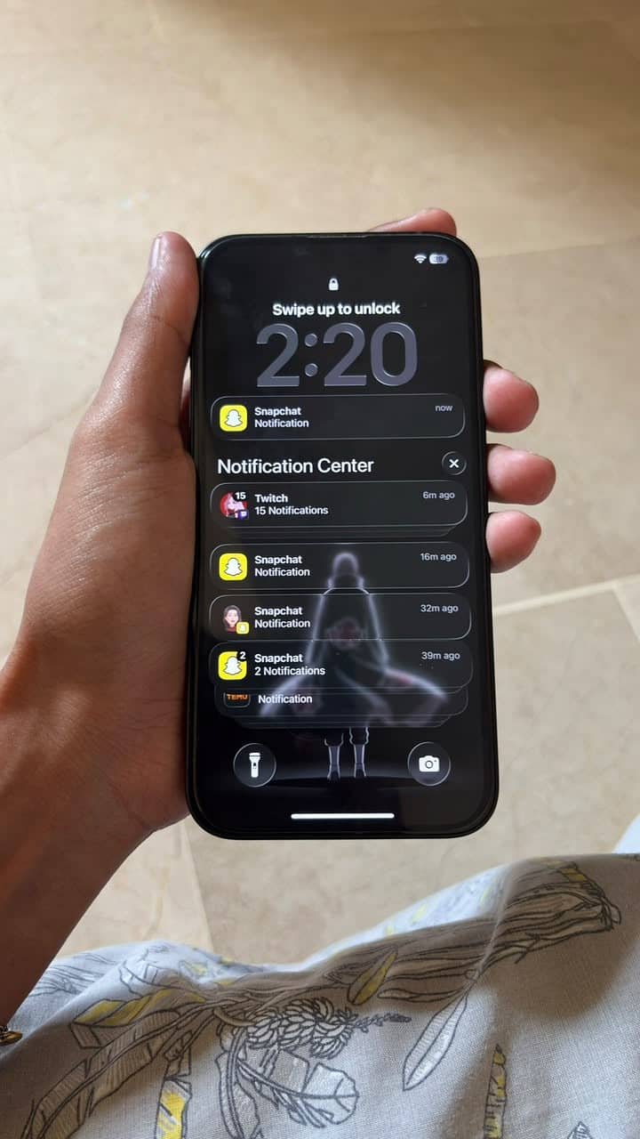 Apple iPhone 16e 1