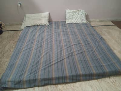 king size molty foam mattress with one side table for sell in Surjani