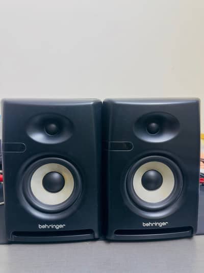 Behringer K5 Nekkst