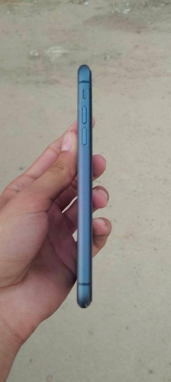 Apple iPhone 11 3