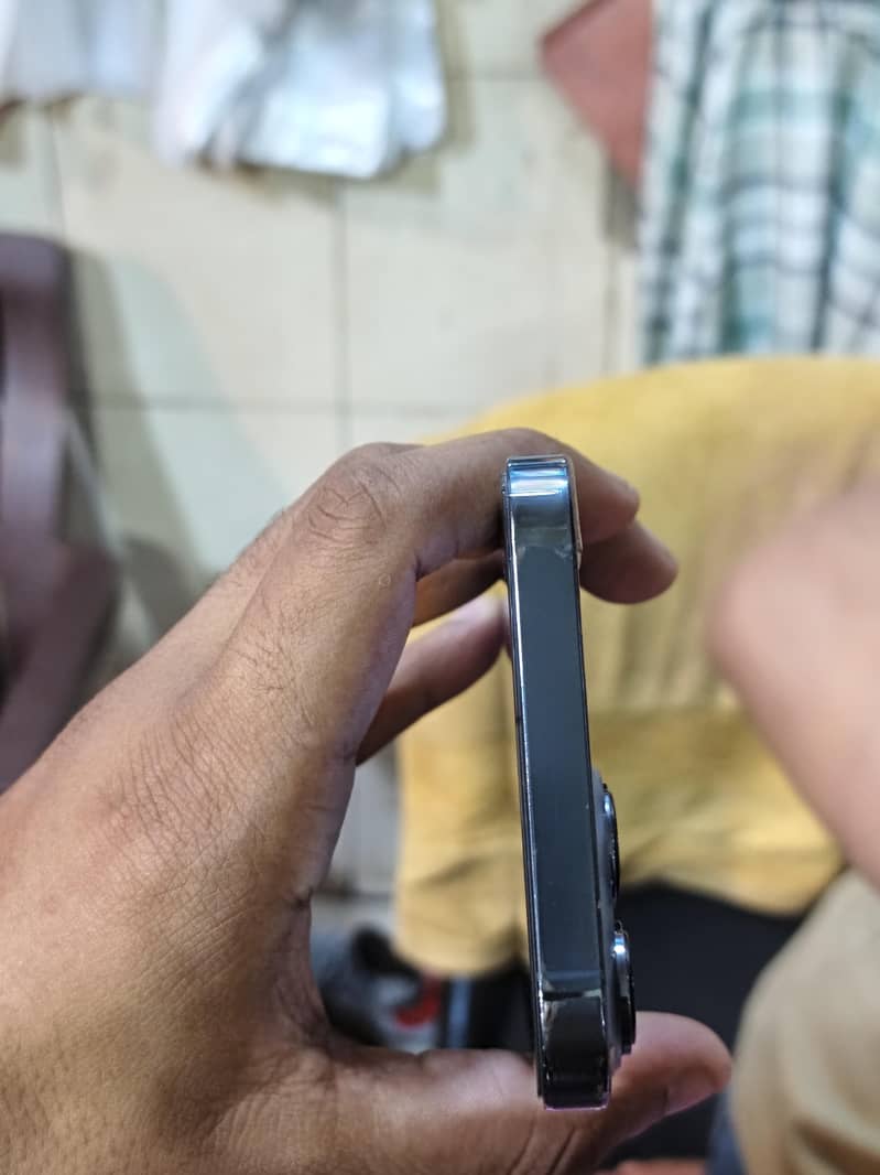 Apple iPhone 13 Pro Max 2