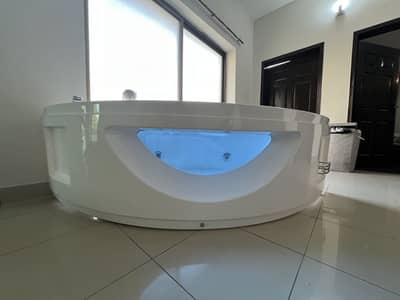 Jacuzzi bath tub for Sale- New.