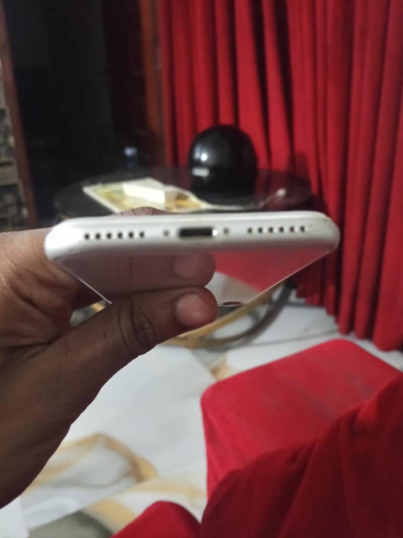 Apple iPhone 8 6