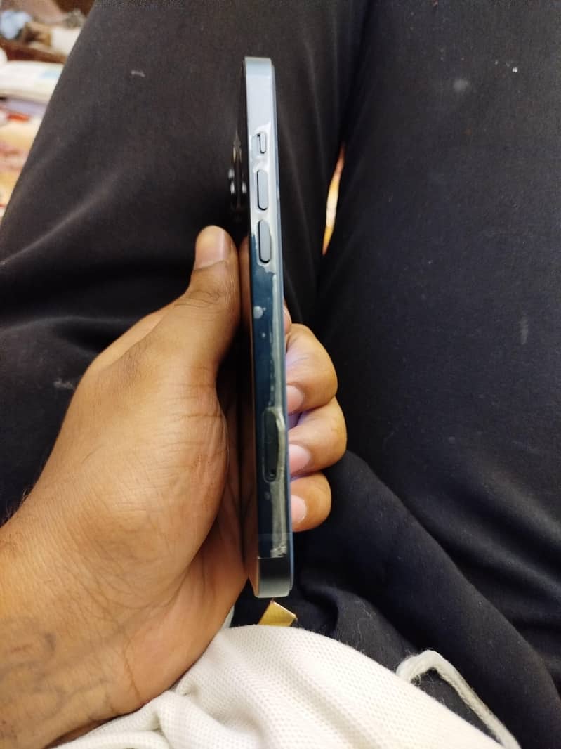 Apple iPhone 13 1