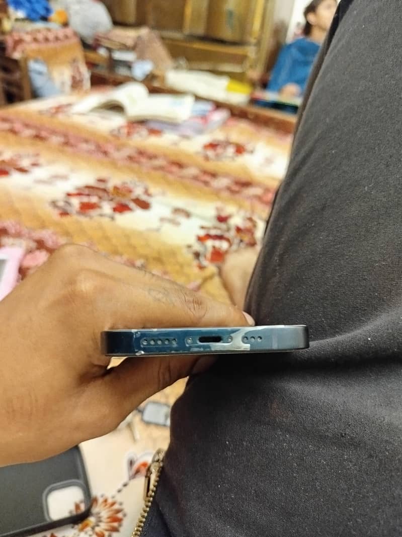 Apple iPhone 13 4
