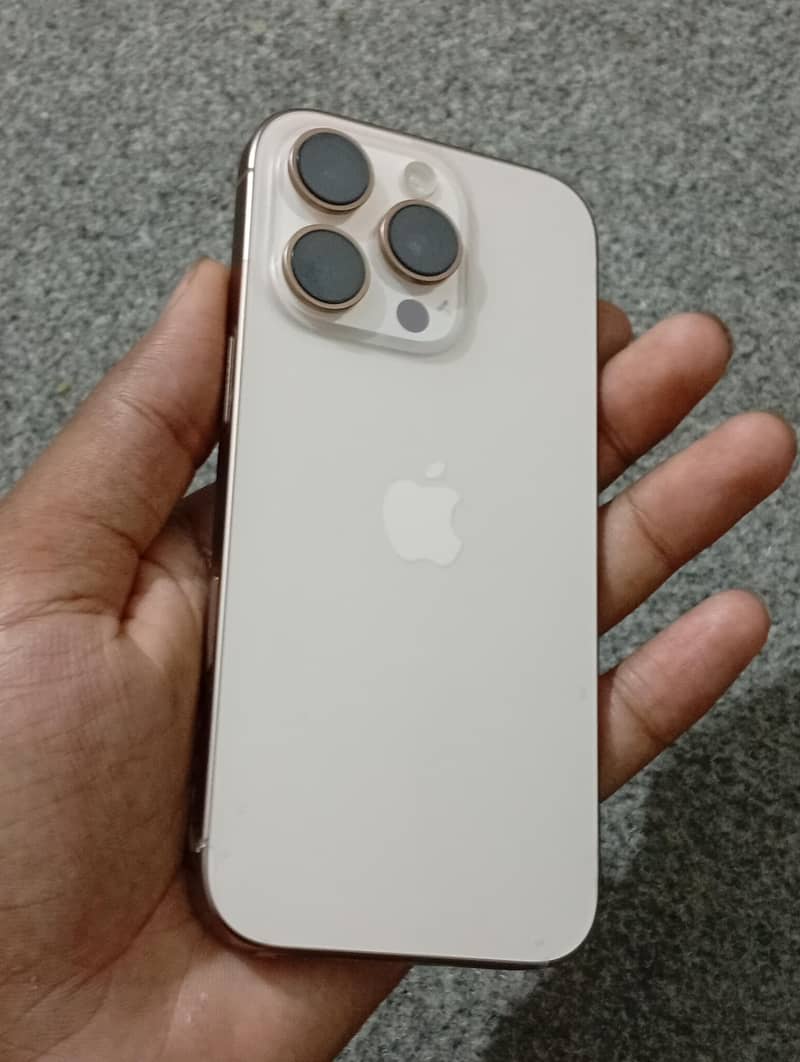 Apple iPhone 16 Pro . . 0
