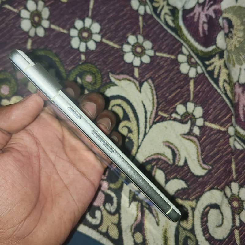Google Pixel 7 4