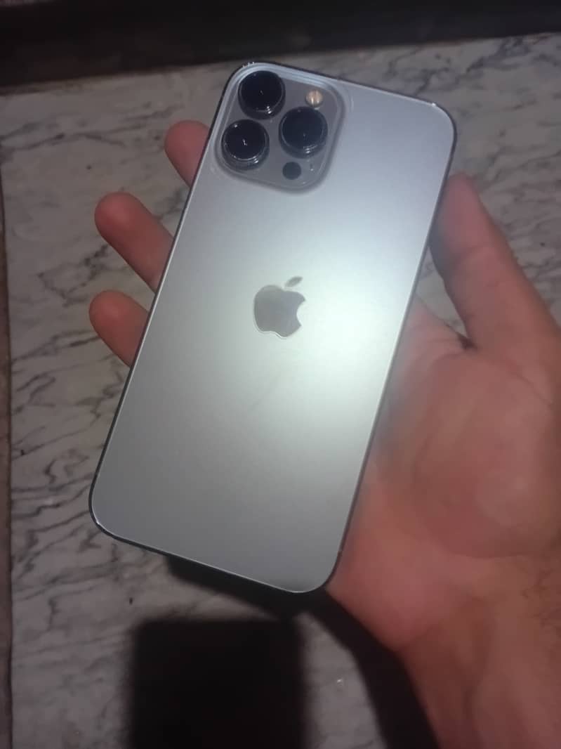 Apple iPhone 13 Pro Max 3