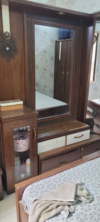 Dressing and side tables