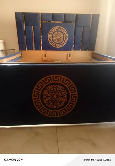 double bed blue and golden color aur bhe kitchen k saman h