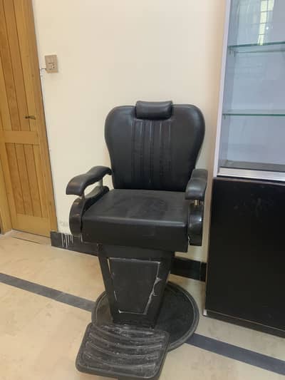 Saloon chairs for sale in excellent condition