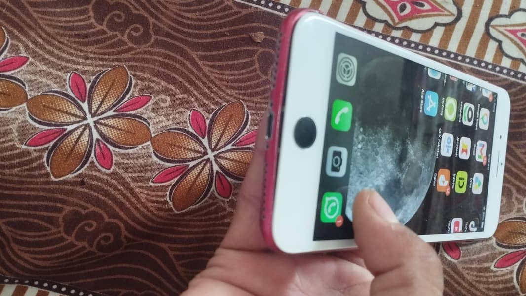 Apple iPhone 8 Plus 1