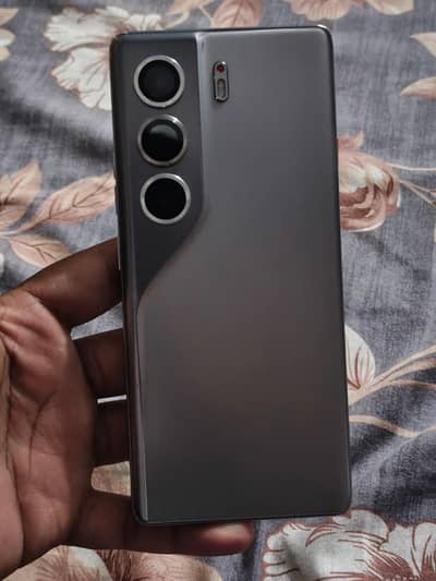 Tecno CAMON 40 Pro 8gb 256gb with box and charger